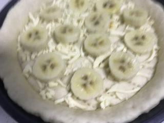 香蕉芒果披萨🍕,再铺上香蕉