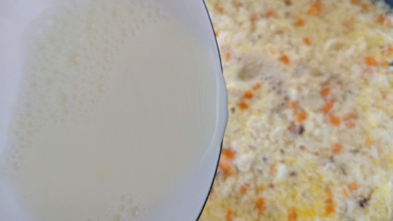 豆腐鸡蛋羹,加入水淀粉搅拌均匀。