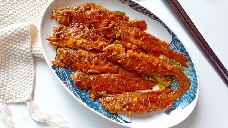 香辣小黄鱼,香辣小黄鱼的经典做法，营养丰富味道赞。