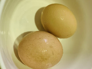 荷包蛋焖面,鸡蛋准备2个