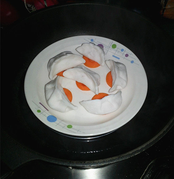 水晶蒸饺,放入沸水锅中