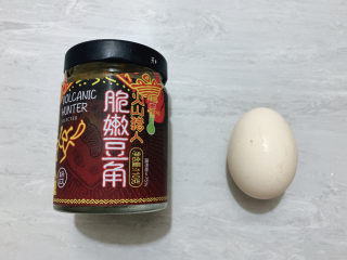 酸豆角炒鸡蛋,食材如图，所示示意。