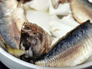 豆花鱼,把煎好的鱼排入蒸热的豆花上面