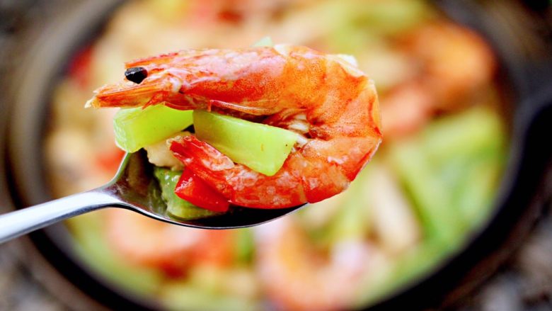 鸡肉海虾莴苣小炒,好吃到没有朋友，米饭多吃了好几碗。