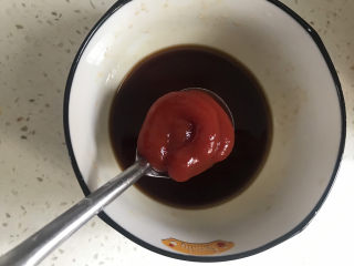 糖醋莲藕,加入一勺番茄酱