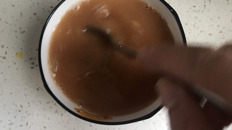 糖醋莲藕,加入半碗清水搅拌均匀