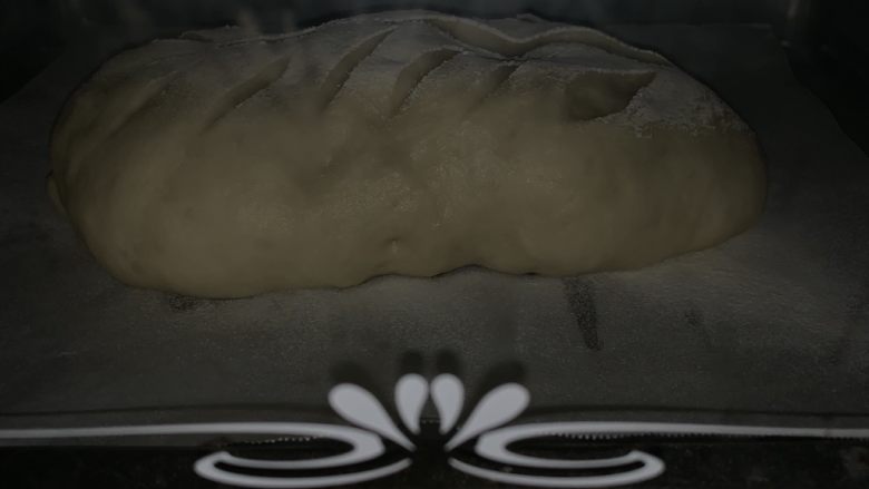 李子柒#瓜间一壶酒#同款面包,烤箱150℃预热8分钟。