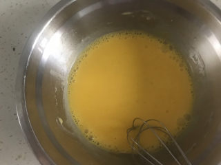 玉米面杯子蛋糕（少油少糖粗粮蛋糕）,搅拌至乳化状态