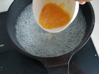 紫菜蛋花汤,加蛋液