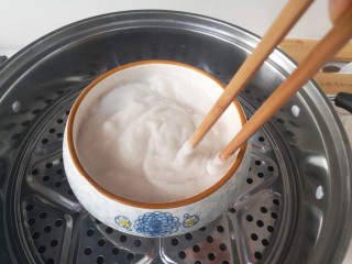 莲藕饼,用筷子搅拌一下