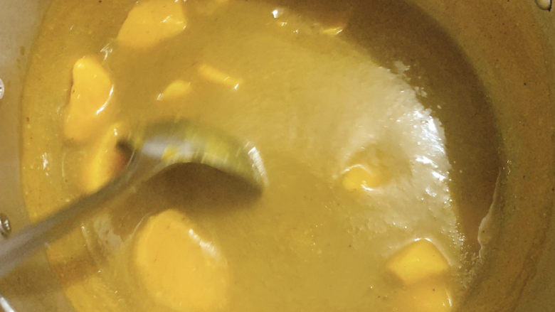 红薯南瓜粥,米汤中间变得浓稠，速成的粥也即将出炉。