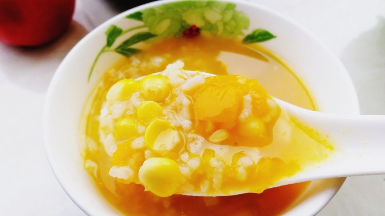 玉米南瓜粥,温中健脾祛湿，滋阴补阳的营养早餐粥。