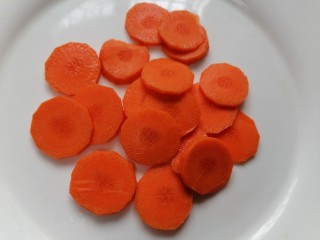 青椒土豆片,胡萝卜切片