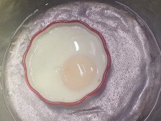 耳光炒饭,鸡蛋八成熟后取出