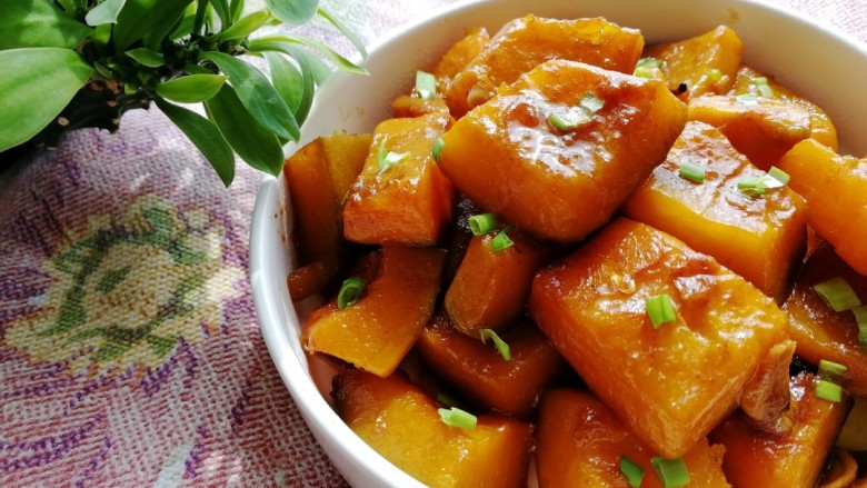 红烧南瓜,软糯鲜香的健康素菜。