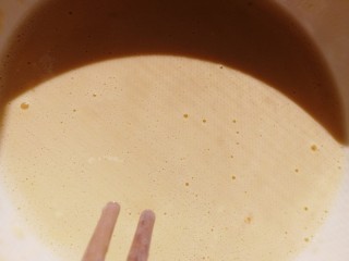 黄桃千层蛋糕,搅拌成无颗粒的奶糊。