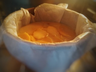 黄桃千层蛋糕,中层175度烤40分钟，烤到30分钟香味就飘出来了。