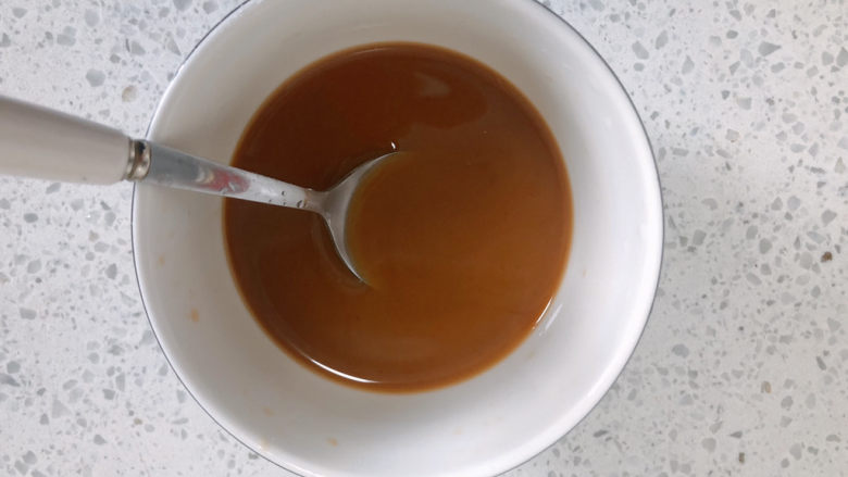 糖醋茄子,加入清水搅拌均匀做成糖醋汁。