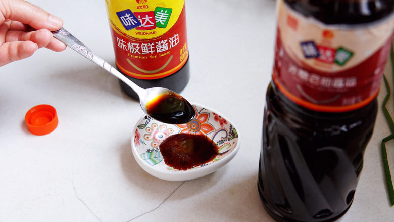 红烧虾,<a style='color:red;display:inline-block;' href='/shicai/ 793'>米醋</a>去腥增香。