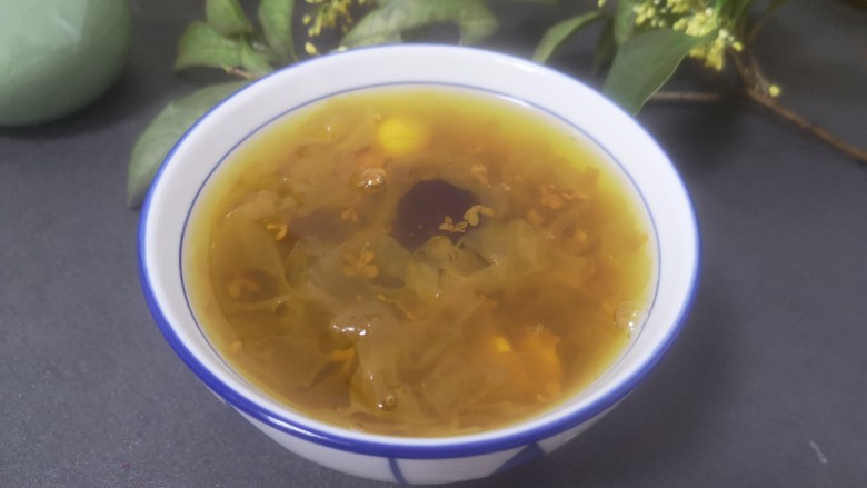 彩色糯米糖藕,胶质丰富的汤汁甜品