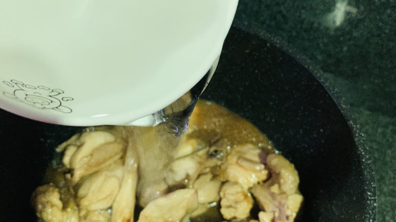 新疆大盘鸡,加入清水