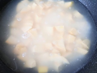 红薯南瓜粥,搅拌一下继续烧开。