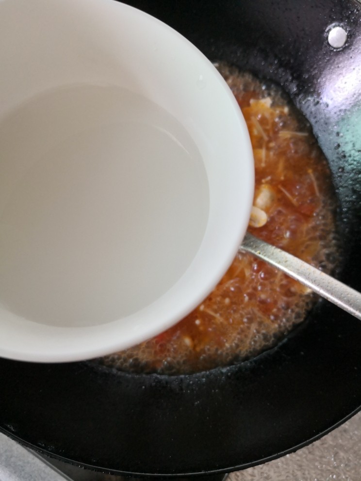 三鲜汤,烧开，倒入水淀粉