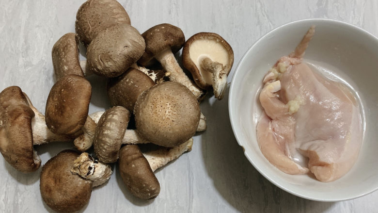 香菇肉片,食材如图，所示示意。