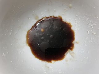 红烧日本豆腐,提前准备调料：一大勺酱油