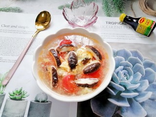 西红柿香菇汤,拍上成品图，一道美味又营养的西红柿香菇汤就完成了。