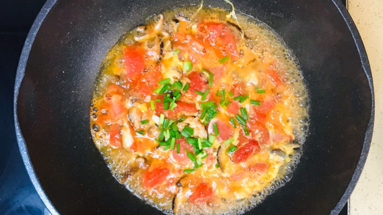 西红柿香菇汤,一锅美味的西红柿香菇汤就做好了