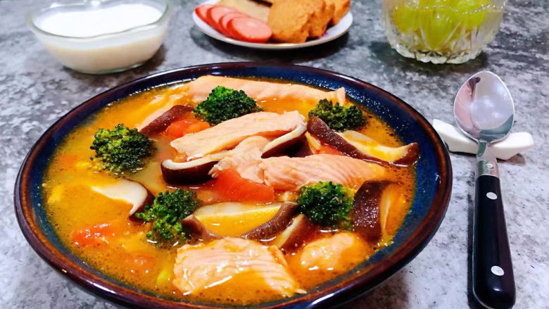 西红柿香菇汤,这道美味佳肴也是宴客的必备拿手汤噢