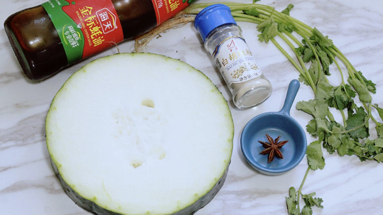 蚝油冬瓜,香菜是出锅以后用来装饰和提味儿的，可有可无，用葱花也可以。
