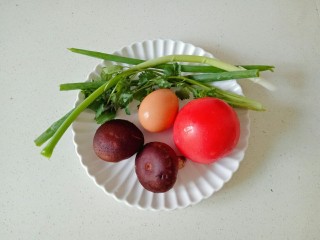 西红柿香菇汤,准备新鲜的食材