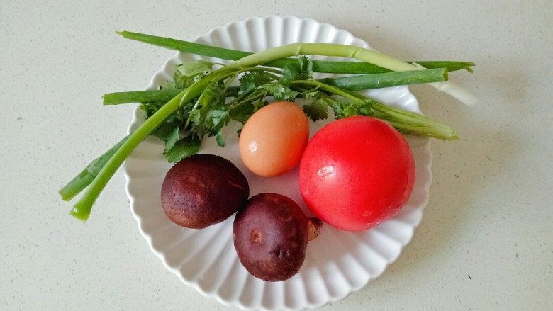 西红柿香菇汤,准备新鲜的食材
