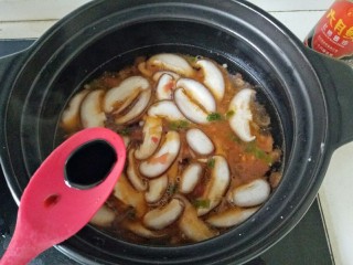 西红柿香菇汤,加入老抽