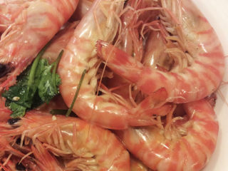 清蒸虾,这个是以前蒸的照片，蒸好了，浇了一点热花椒油，味道也很赞的。