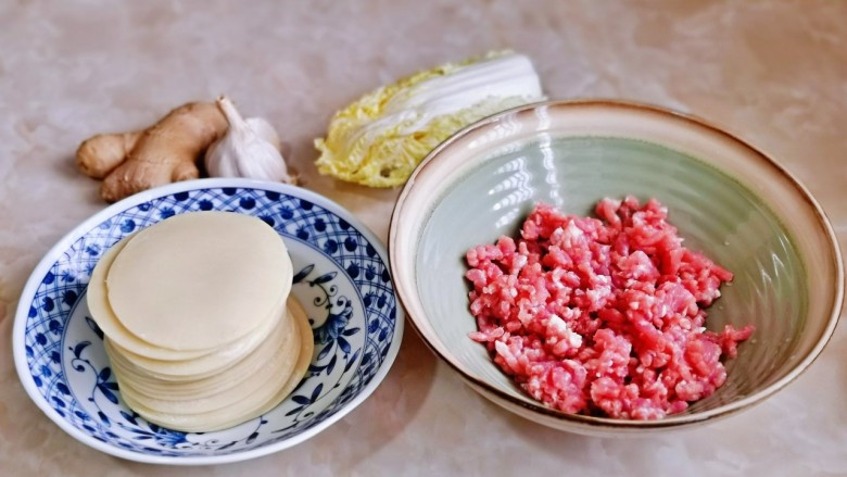 猪肉白菜水饺,准备食材。