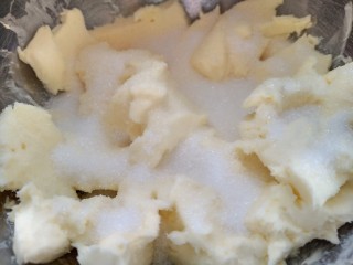 柠檬柚子乳酪条,奶油奶酪放到室温软化好，加入细砂糖