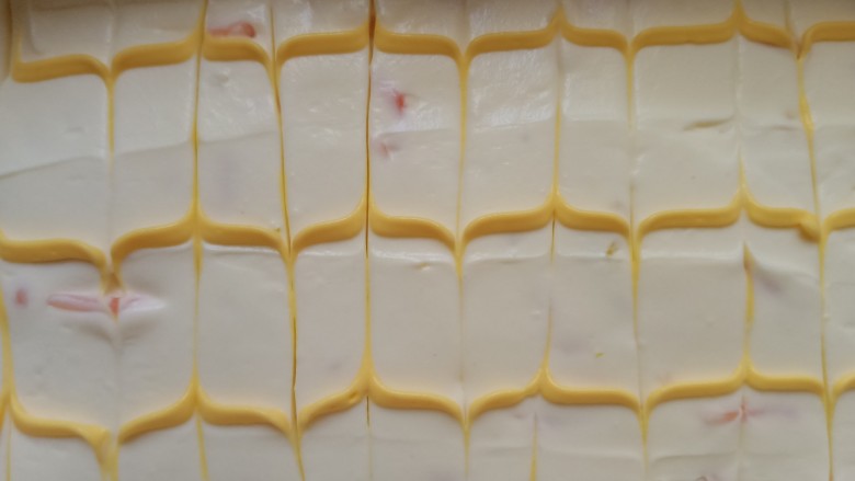 柠檬柚子乳酪条,然后用牙签在表面划出纹路，怎么划都可以，看自己喜好。