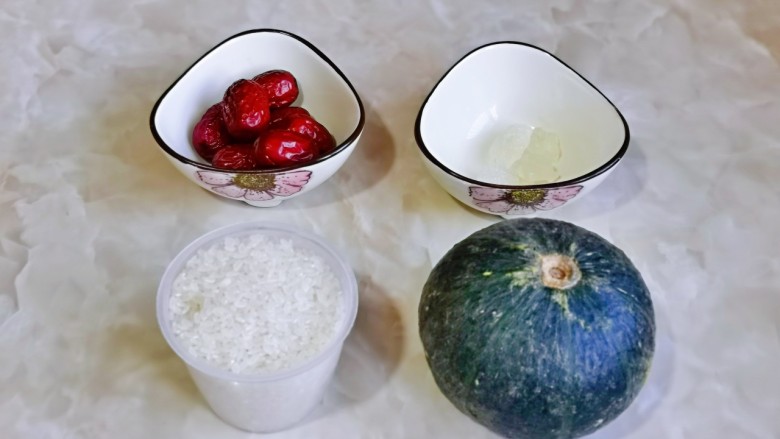 红枣南瓜粥,准备食材，量可以根据个人需求增减。
