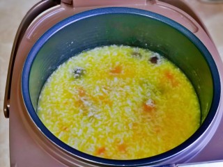 红枣南瓜粥,提前10分钟加入冰糖即可，熬粥的时间自己掌握，我是选的智能煮粥模式。