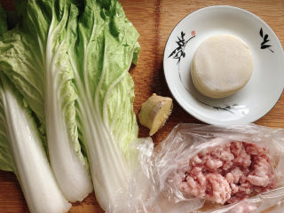 猪肉白菜水饺,食材如图，所示示意。
