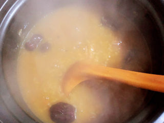 红枣南瓜粥,选择开锅煮按键，继续熬煮几分钟。