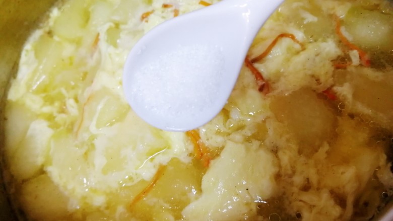 冬瓜鸡蛋汤,加1小勺盐调味即可。