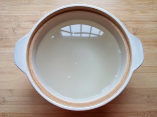 红枣南瓜粥,加入纯净水。