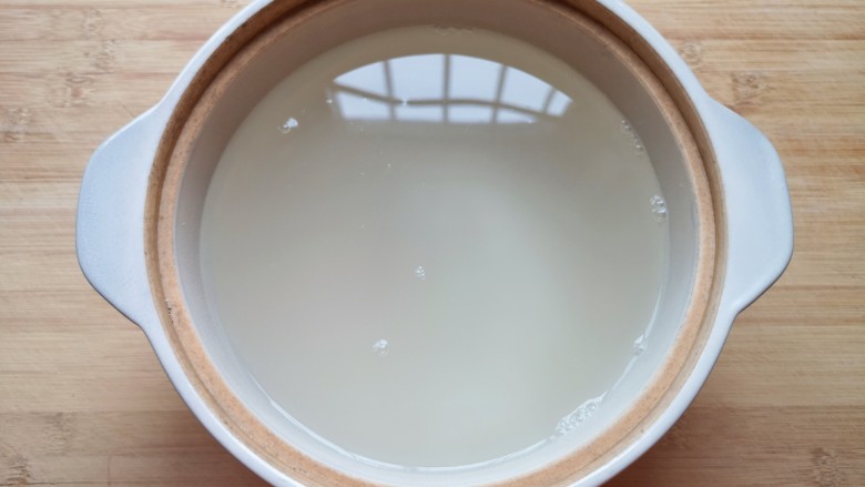 红枣南瓜粥,加入纯净水。