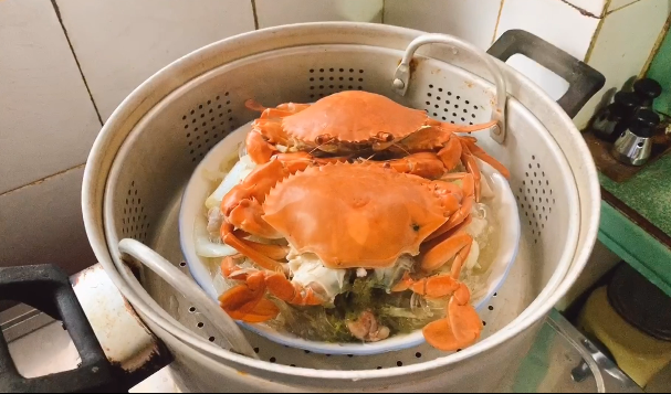 清蒸螃蟹,时间上还是要根据蟹的大小，蒸熟了就可以出锅了
