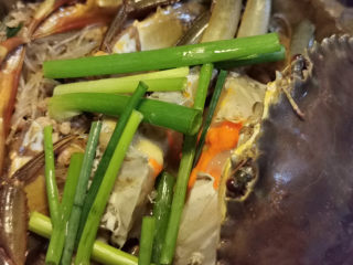 清蒸螃蟹,蟹壳别忘了，可加些葱段