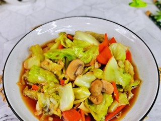 干锅包菜,秋季时令蔬菜，酸爽开胃口都特别好。
